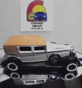 Hot Wheels Larry's Garage CHASE White Classic Packard w/Real Riders