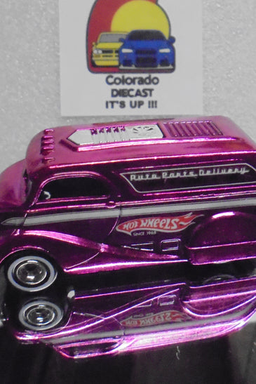 Hot Wheels Classics CHASE Hot Pink Deco Delivery w/Real Riders