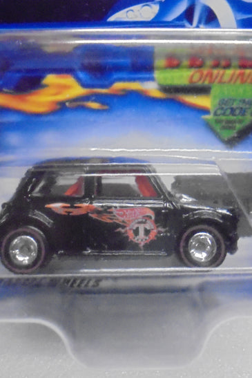 HOT WHEELS 2002 TREASURE HUNT BLACK MINI COOPER W/REDLINE REAL RIDERS
