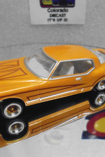 LOOSE REVELL YELLOW 1971 BUICK RIVIERA LOWRIDER W/REAL RIDERS