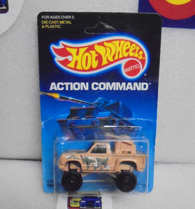 1986 HOT WHEELS ACTION COMMAND TAN TAIL GUNNER TRUCK UNPUNCHED CREASED CARD