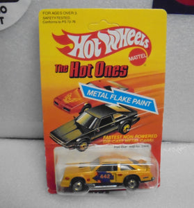 1982 HOT WHEELS THE HOT ONES GOLD FLAT OUT 442 UNPUNCHED CARD