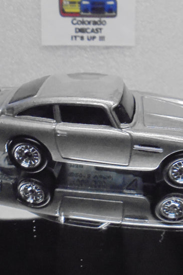 LOOSE HOT WHEELS GREY ASTON MARTIN 1963 DB5w/REAL RIDERS