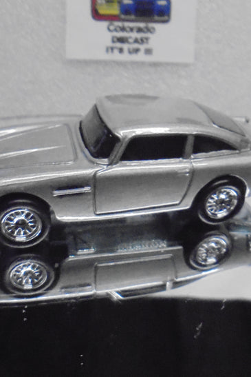 LOOSE HOT WHEELS GREY ASTON MARTIN 1963 DB5w/REAL RIDERS
