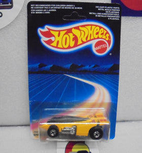 1987 HOT WHEELS YELLOW SHADOW JET UNPUNCHED INTERNATIONAL CARD