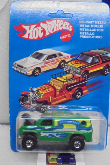1981 HOT WHEELS GREEN BAJA BREAKER VAN ON UNPUNCHED INTERNATIONAL CARD