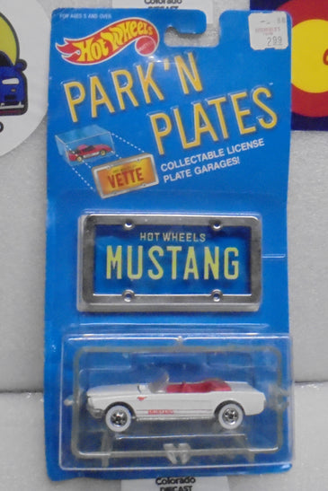1988 HOT WHEELS PARK N PLATES WHITE '65 MUSTANG CONVERTIBLE