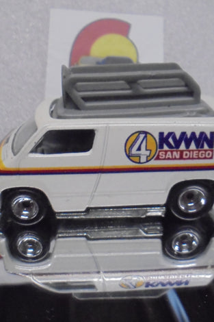 LOOSE HOT WHEELS WHITE KVWN SANDIEGO NEWS VAN w/RR'S