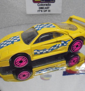 LOOSE HOT WHEELS YELLOW REVEALERS FERRAI F40 w/PINK ULTRA HOTS