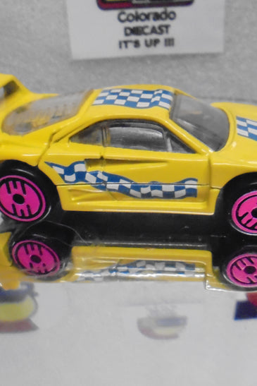 LOOSE HOT WHEELS YELLOW REVEALERS FERRAI F40 w/PINK ULTRA HOTS