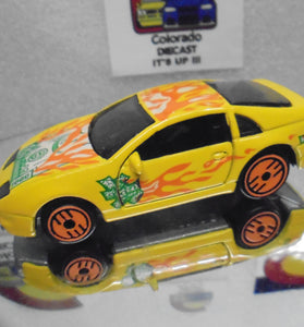 LOOSE HOT WHEELS YELLOW REVEALERS NISSAN CUSTOM Z w/ORANGE ULTRA HOTS