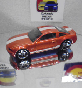LOOSE HOT WHEELS ORANGE ENERGIZER 2005 FORD MUSTANG GT