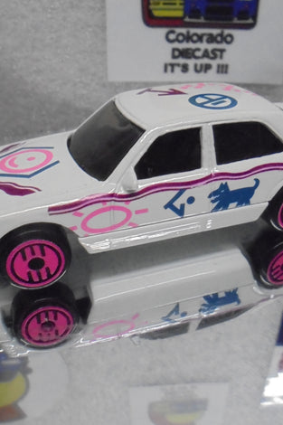 LOOSE HOT WHEELS WHITE REVEALERS MERCEDES 380 SEL w/PINK ULTRA HOTS