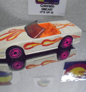 LOOSE HOT WHEELS WHITE REVEALERS CUSTOM CORVETTE w/PINK ULTRA HOTS