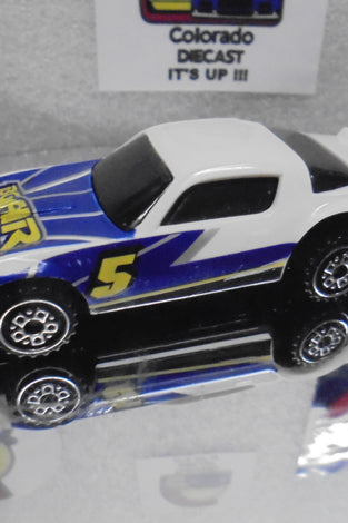 LOOSE HOT WHEELS WHITE BIG AIR STUNT RAMP CAMARO Z-28 w/SCREECHER WHEELS