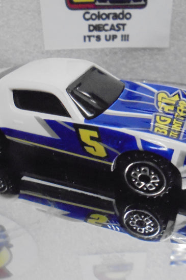 LOOSE HOT WHEELS WHITE BIG AIR STUNT RAMP CAMARO Z-28 w/SCREECHER WHEELS