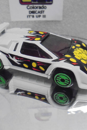 LOOSE HOT WHEELS WHITE REVEALERS LAMBORGHINI COUNTACH w/GREEN ULTRA HOTS
