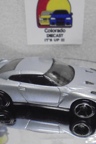 LOOSE HOT WHEELS SILVER 2009 NISSAN GT-R