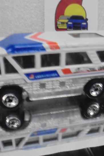 Loose Hot Wheels White Grehound MC8 Bus w/Blackwalls