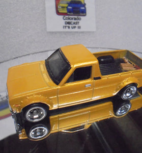 LOOSE HOT WHEELS YELLOW 1975 DATSUN SUNNY TRUCK (B120) w/RR'S