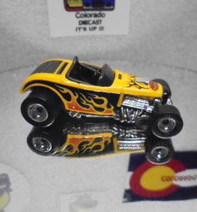 LOOSE HOT WHEELS YELLOW TRACK T w/RR'S