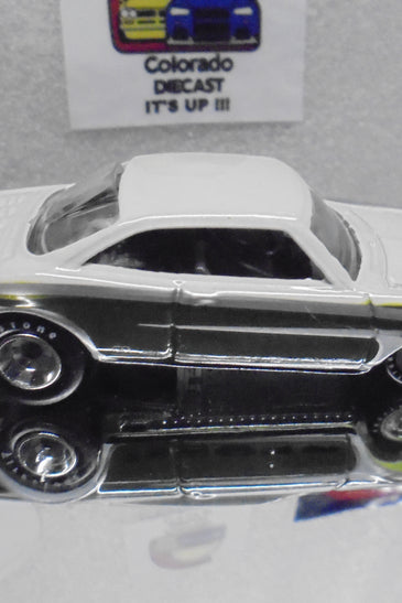 LOOSE HOT WHEELS GREEN/WHITE VAIRY 8  w/RR'S