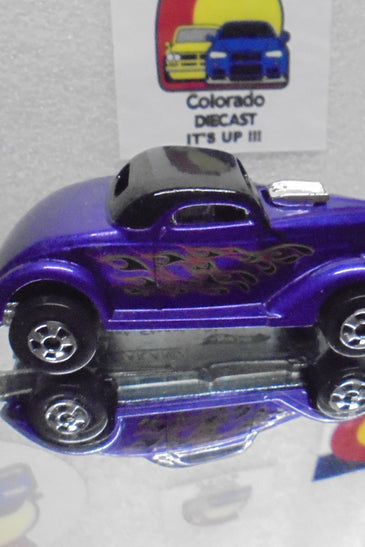 LOOSE HOT WHEELS PURPLE w/FLAMES & BLACK WALLS NEET STREETER