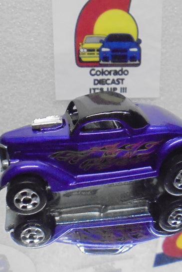 LOOSE HOT WHEELS PURPLE w/FLAMES & BLACK WALLS NEET STREETER