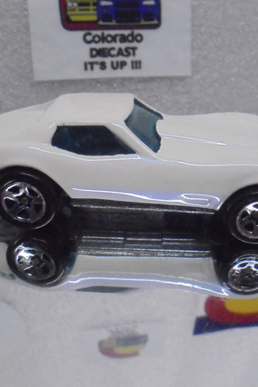 LOOSE HOT WHEELS PEARL WHITE CORVETTE STINGRAY w/5 SPOKE WHEELS