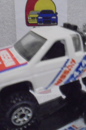 LOOSE HOT WHEELS WHITE NISSAN HARDBODY TRUCK w/GEAR WHEELS