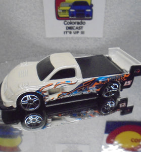 LOOSE HOT WHEELS WHTE PIKES PEAK TACOMA TRUCK