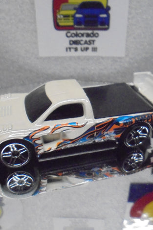 LOOSE HOT WHEELS WHTE PIKES PEAK TACOMA TRUCK