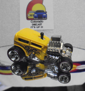 Hot Wheels Larry's Garage Yellow Shift Kicker w/Real Riders