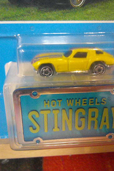 1989 HOT WHEELS MICRO PARK N PLATES YELLOW STINGRAY