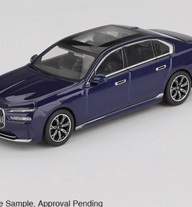 Mini GT 1:64 BMW i7 xDrive60 – Tanzanite Blue Metallic #1111