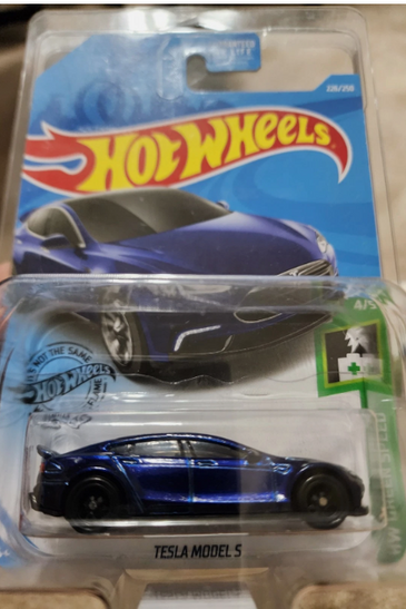 HOT WHEELS 2019 SUPER TREASURE HUNT TESLA MODEL S W/ Protector