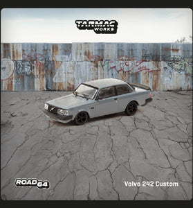 Tarmac Works 1:64 Volvo 242 Custom – Grey – Road64