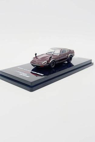 INNO64 NISSAN FAIRLADY Z 240ZG (HS30) BURGUNDY