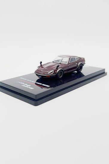 INNO64 NISSAN FAIRLADY Z 240ZG (HS30) BURGUNDY