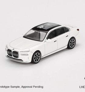 Mini GT 1:64 #819 BMW i7 xDrive60 Mineral White