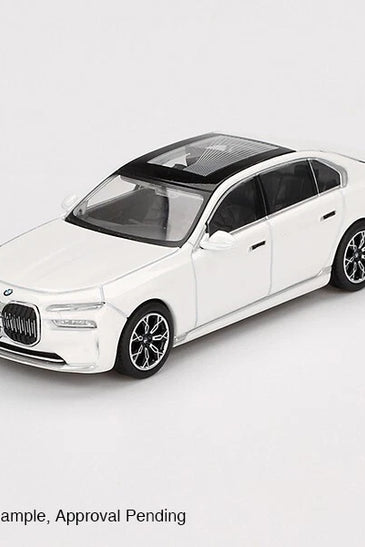 Mini GT 1:64 #819 BMW i7 xDrive60 Mineral White
