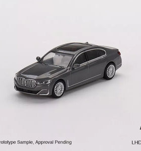 Mini GT 1:64 BMW 750Li xDrive Bernina Grey Amber Effect