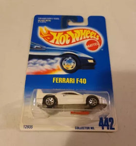 HOT WHEELS #442 WHITE FERRARI F40 w/7 SPOKE WHEELS IN PROTECTO