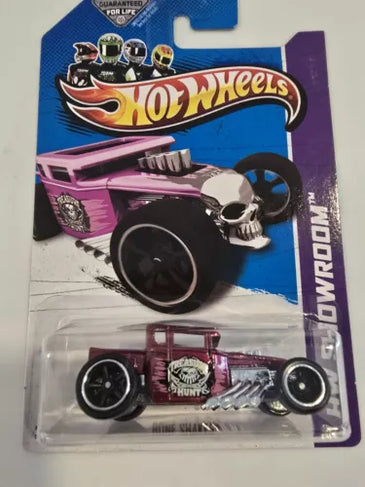 HOT WHEELS PINK BONE SHAKER SUPER TREASURE HUNT IN PROTECTO